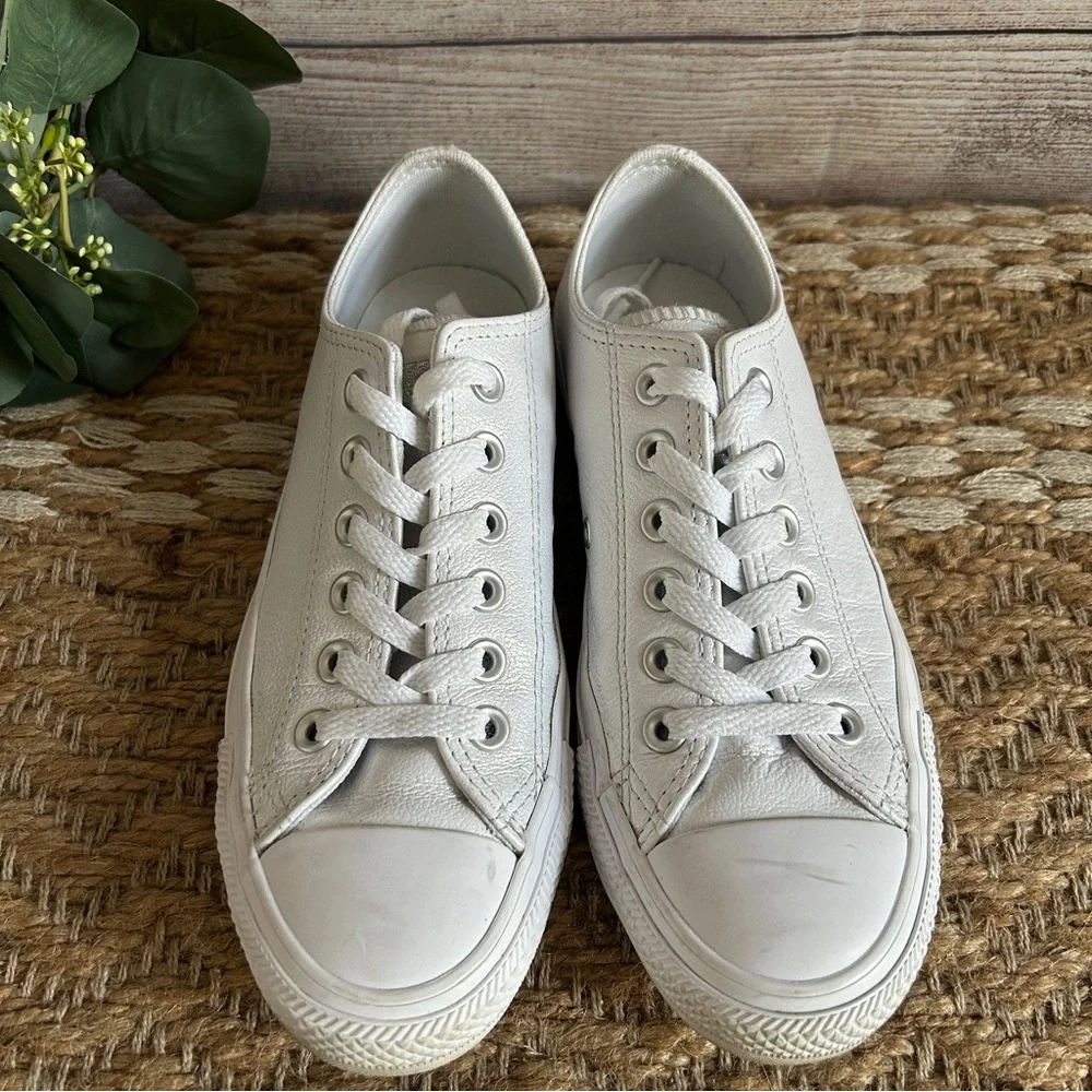 Kids Converse Low-Top Sneakers